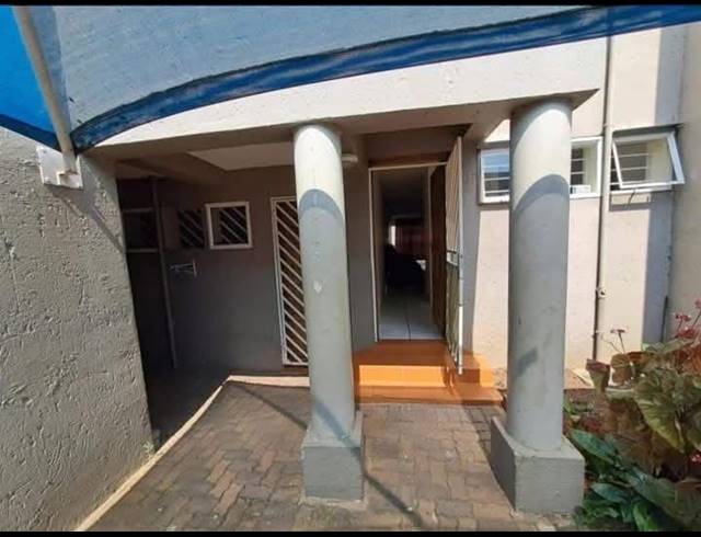 2 BEDROOM PROPERTY TO RENT IN OAKDENE